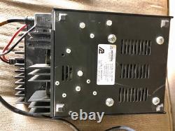 Alimentation Astron SL15RRA 15 Amp avec radio Motorola D37MWA5GB7AK et CPI TSP209