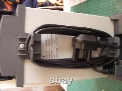 Alimentation de banc Unilab 1-13 volts CC et CA Neuve