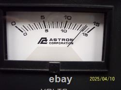 Alimentation électrique régulée Astron RS-35M 35 Amp 13.8V S/N 9605181