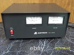 Alimentation électrique régulée Astron RS-35M 35 Amp 13.8V S/N 9605181