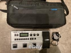 BOSS GT-1B Modélisateur d'ampli basse et multi-effets avec alimentation et sac de transport
