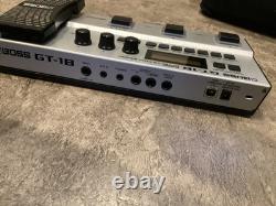 BOSS GT-1B Modélisateur d'ampli basse et multi-effets avec alimentation et sac de transport