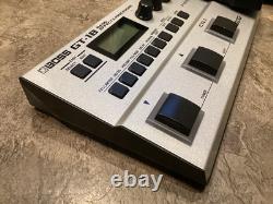 BOSS GT-1B Modélisateur d'ampli basse et multi-effets avec alimentation et sac de transport